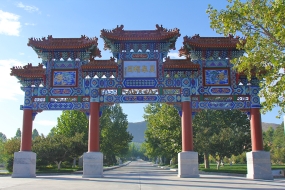 灵山宝塔陵园大门